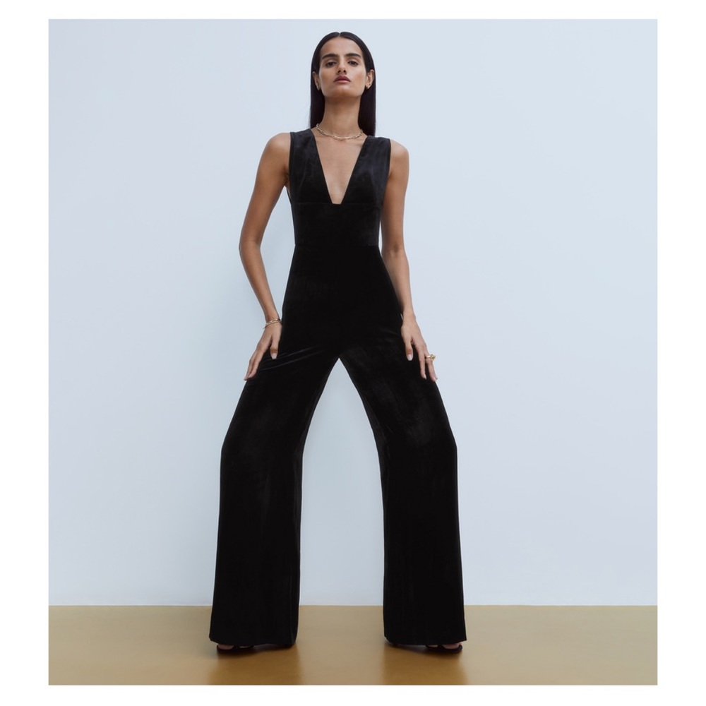 G. LABEL BY GOOP
Arielle Velvet Jumpsuit size 4